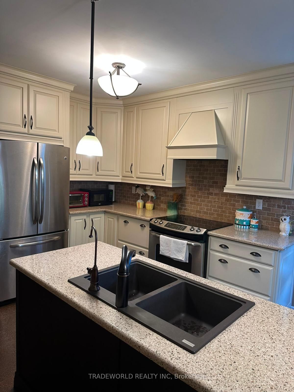 16 Chessman Court • Whitchurch-Stouffville, ON photo 12