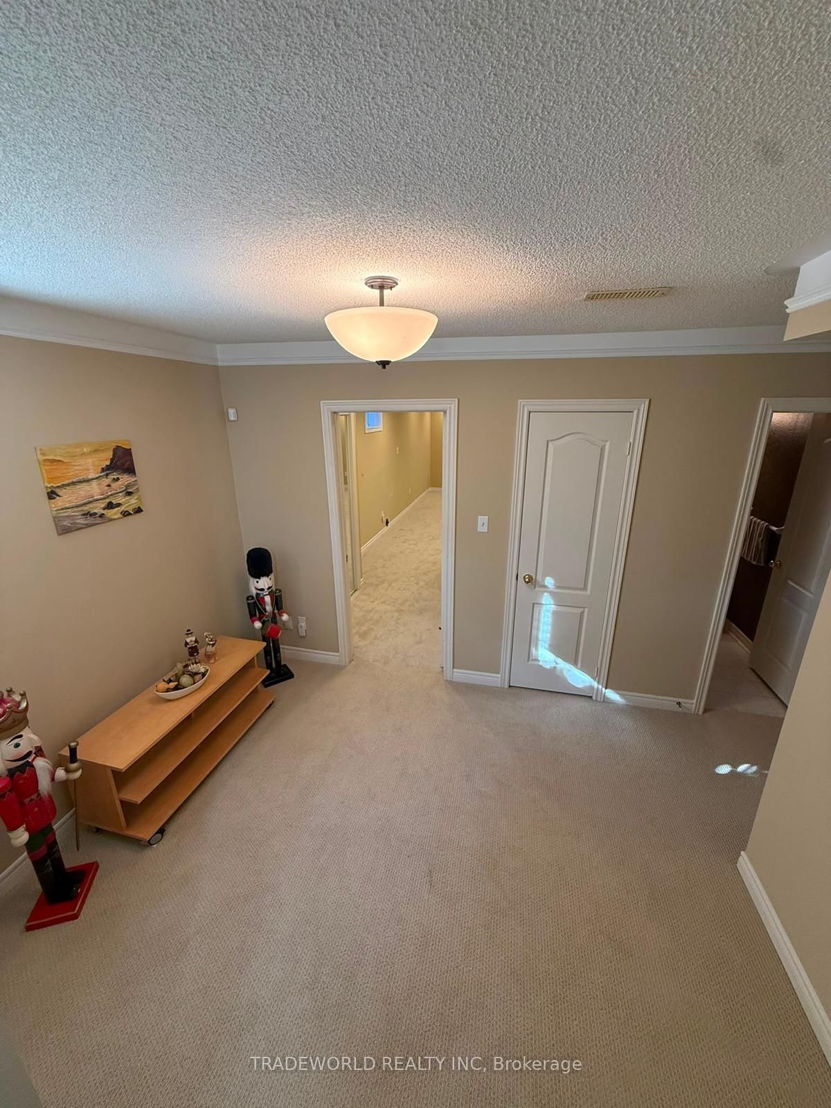 16 Chessman Court • Whitchurch-Stouffville, ON photo 5