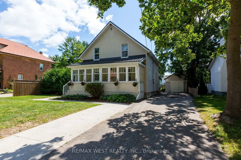 175 Wellington Street W