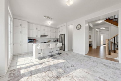 20 Fair Winds Lane • East Gwillimbury, ON photo 2