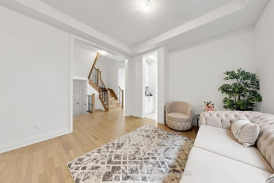 20 Fair Winds Lane • East Gwillimbury, ON photo 6