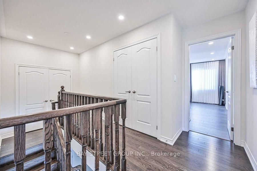 44 Clara May Avenue • East Gwillimbury, ON photo 11