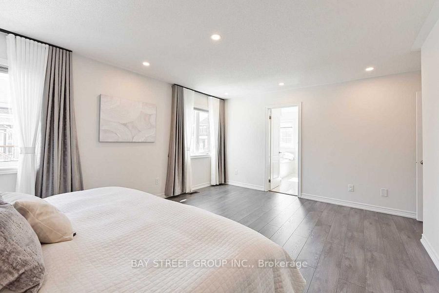 44 Clara May Avenue • East Gwillimbury, ON photo 13