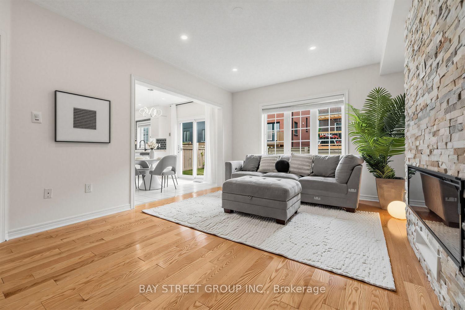 37 Mynden Way • Newmarket, ON photo 11