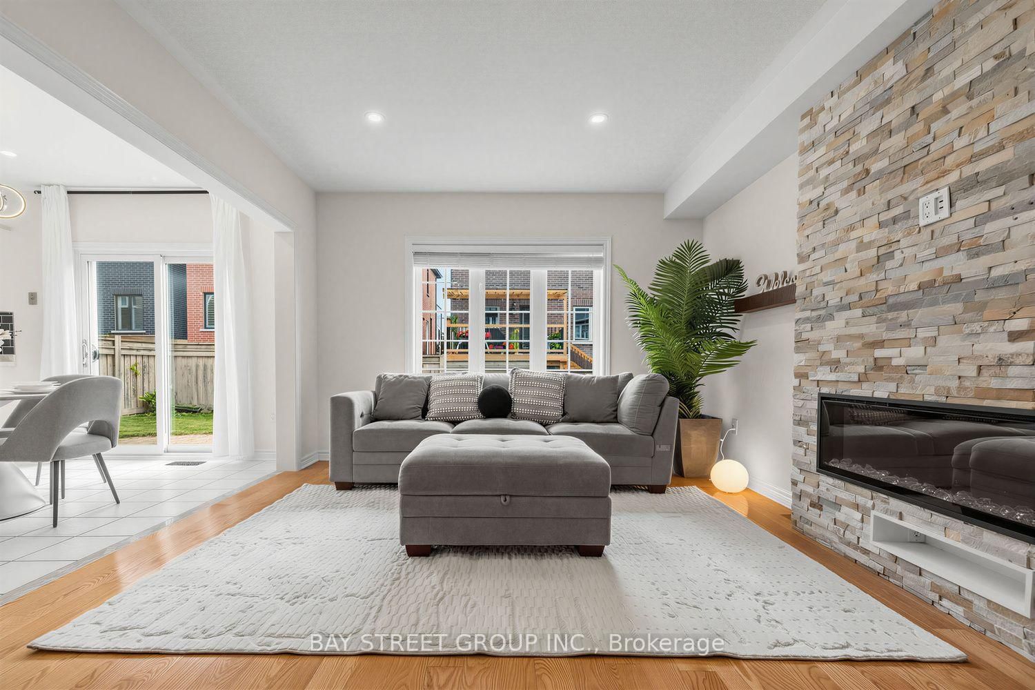 37 Mynden Way • Newmarket, ON photo 9