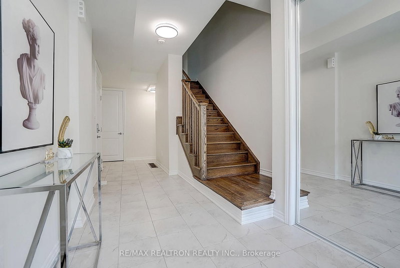 24 Thomas Frisby Jr Crescent