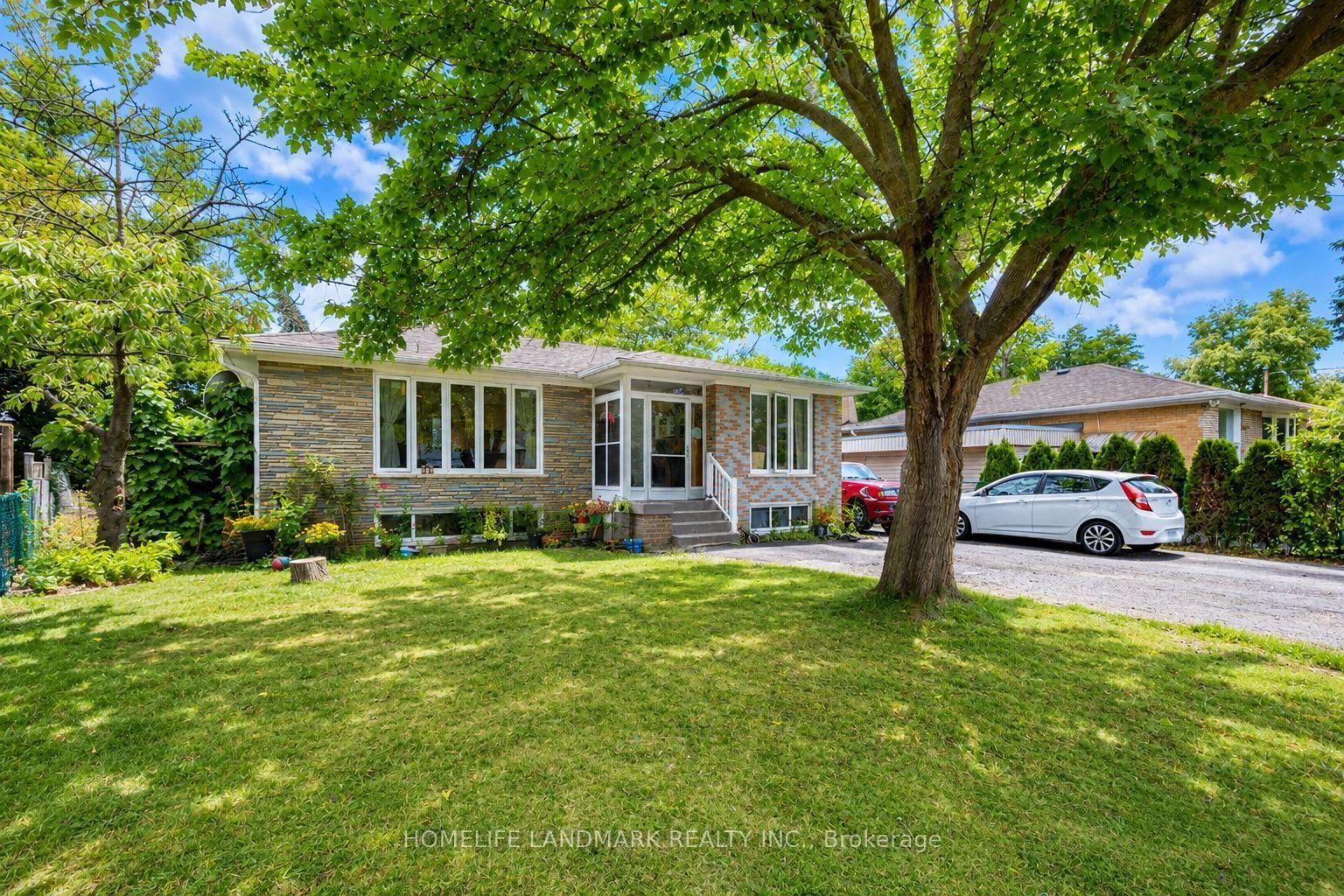 34 Gentry Crescent • Richmond Hill, ON photo 1