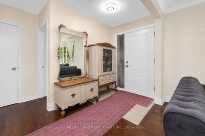34 Gentry Crescent • Richmond Hill, ON photo 9