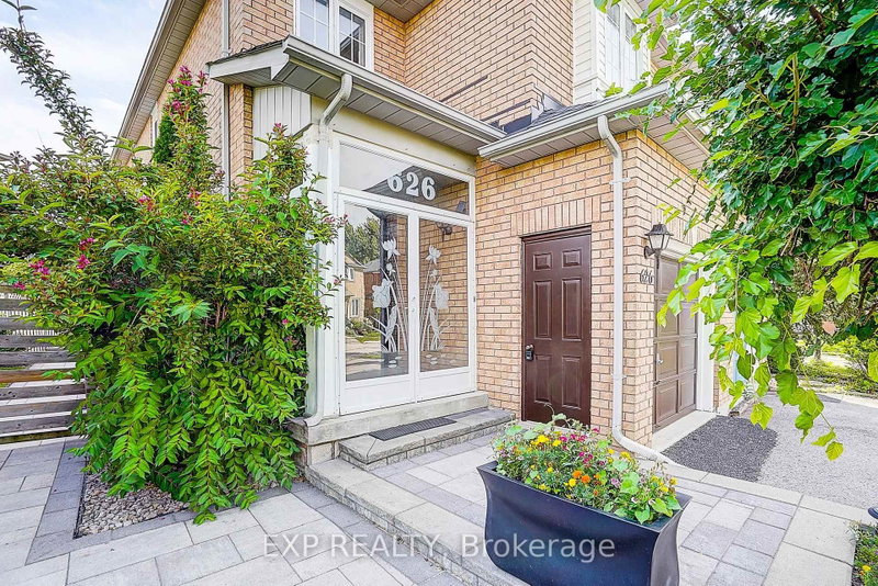 626 Walpole Crescent