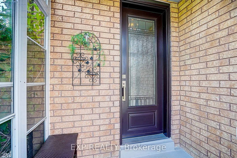 626 Walpole Crescent