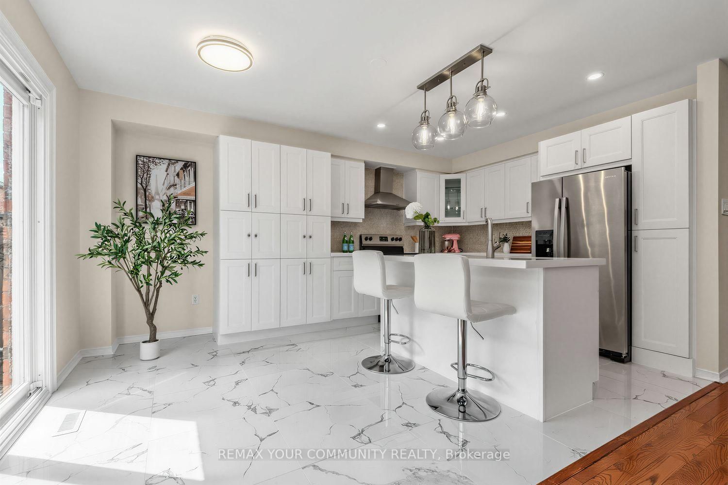 25 Bassett Avenue • Richmond Hill, ON photo 11
