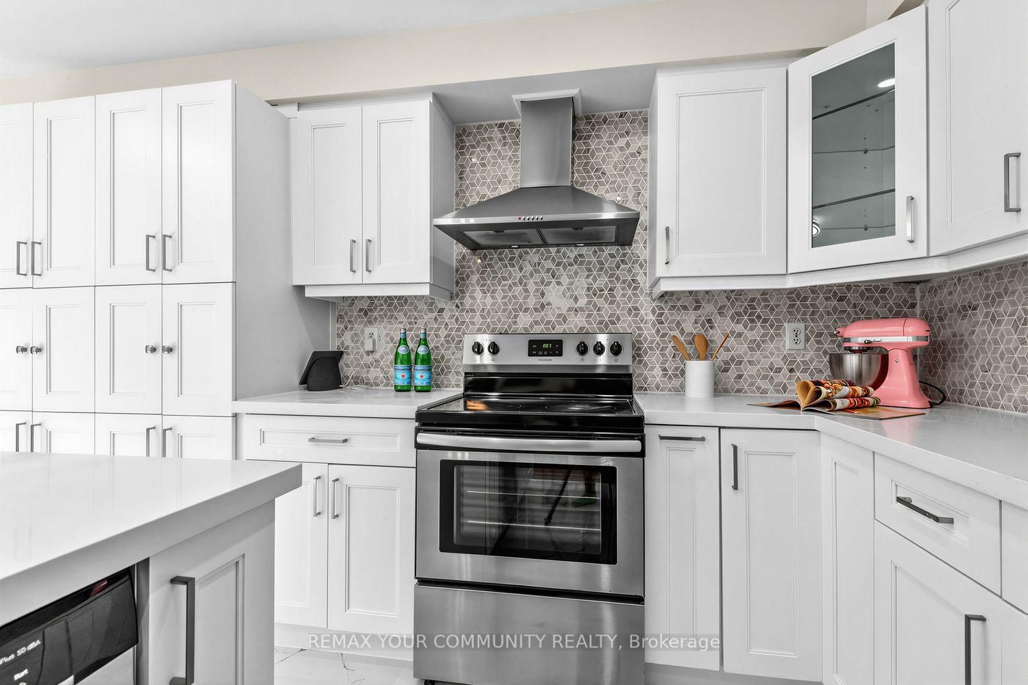 25 Bassett Avenue • Richmond Hill, ON photo 15