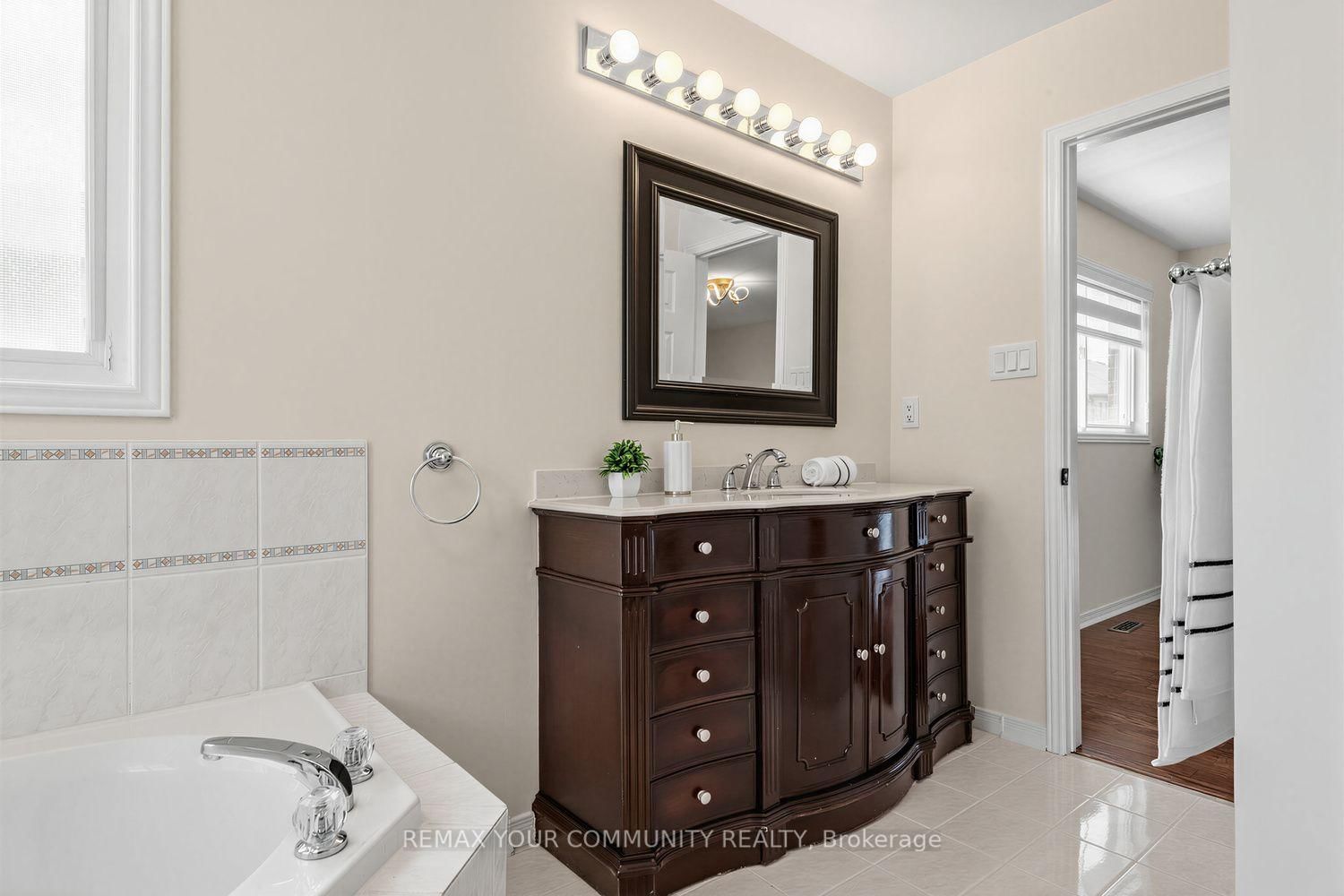25 Bassett Avenue • Richmond Hill, ON photo 23
