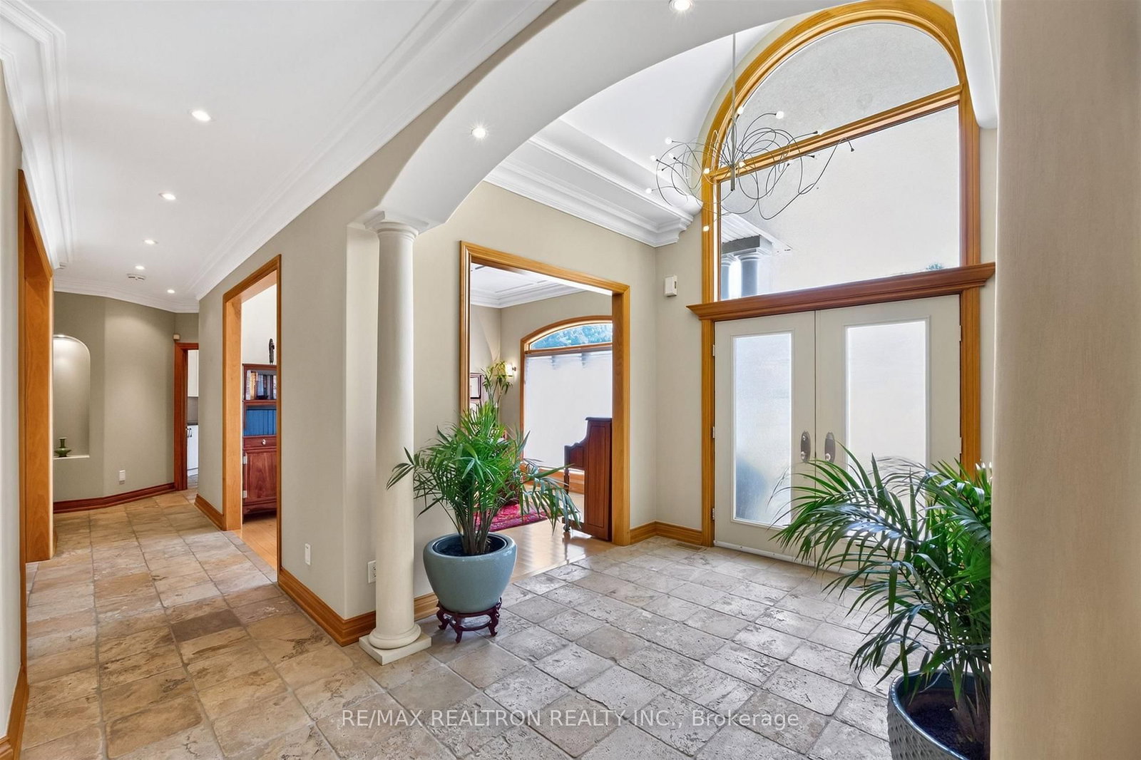 24 Maplehyrn Avenue • East Gwillimbury, ON photo 10