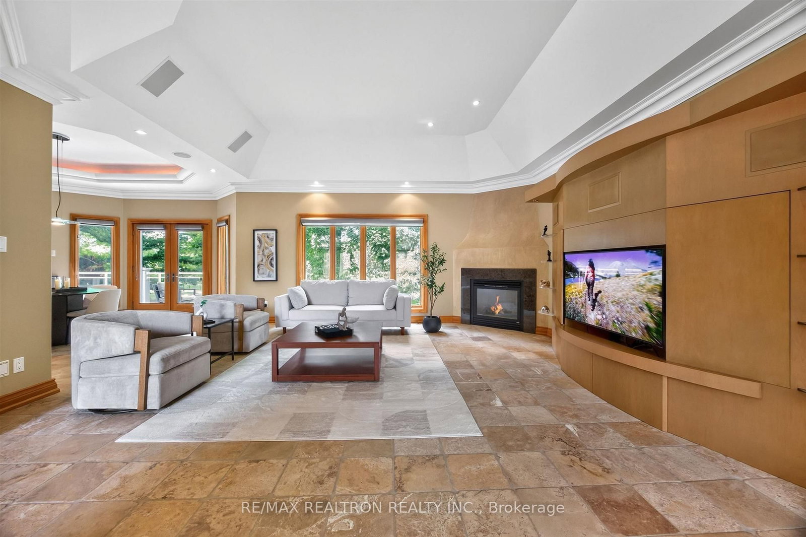 24 Maplehyrn Avenue • East Gwillimbury, ON photo 15