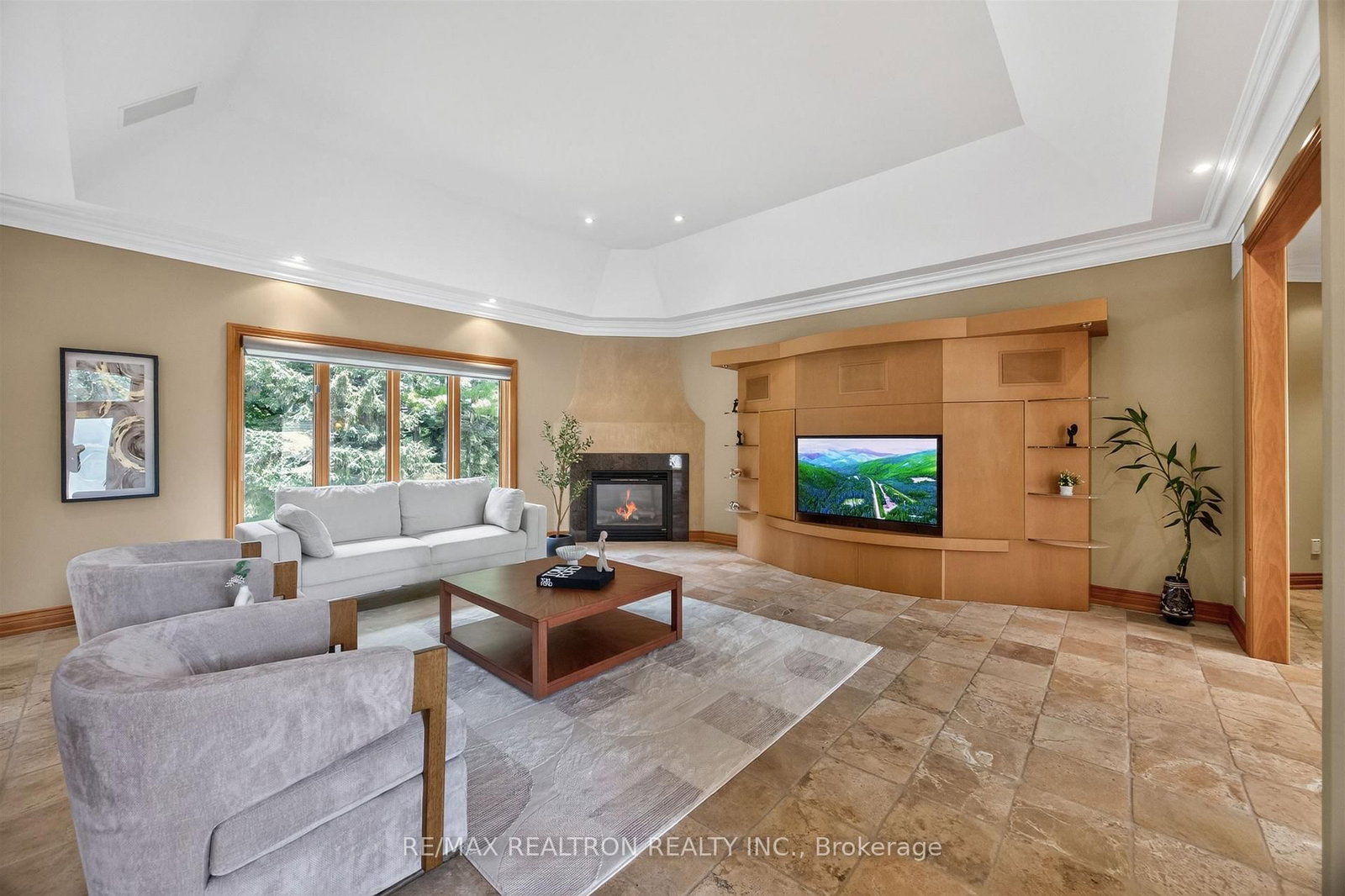 24 Maplehyrn Avenue • East Gwillimbury, ON photo 16
