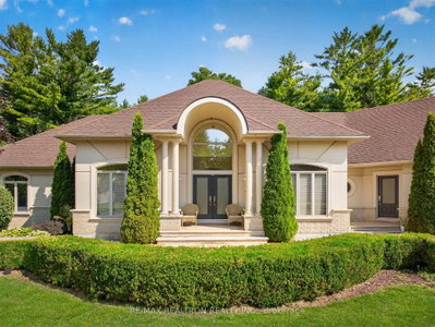 24 Maplehyrn Avenue • East Gwillimbury, ON photo 3