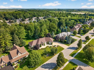 24 Maplehyrn Avenue • East Gwillimbury, ON photo 4