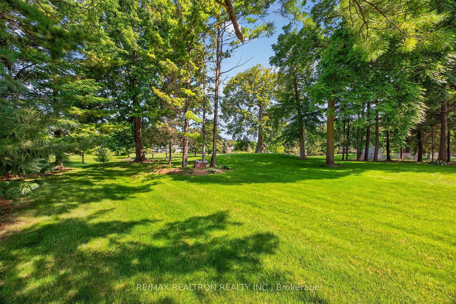 24 Maplehyrn Avenue • East Gwillimbury, ON photo 43