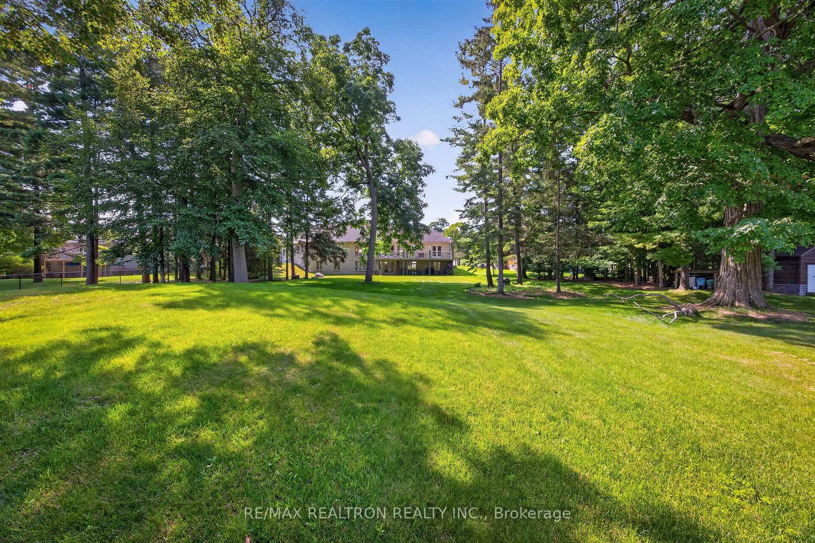 24 Maplehyrn Avenue • East Gwillimbury, ON photo 45