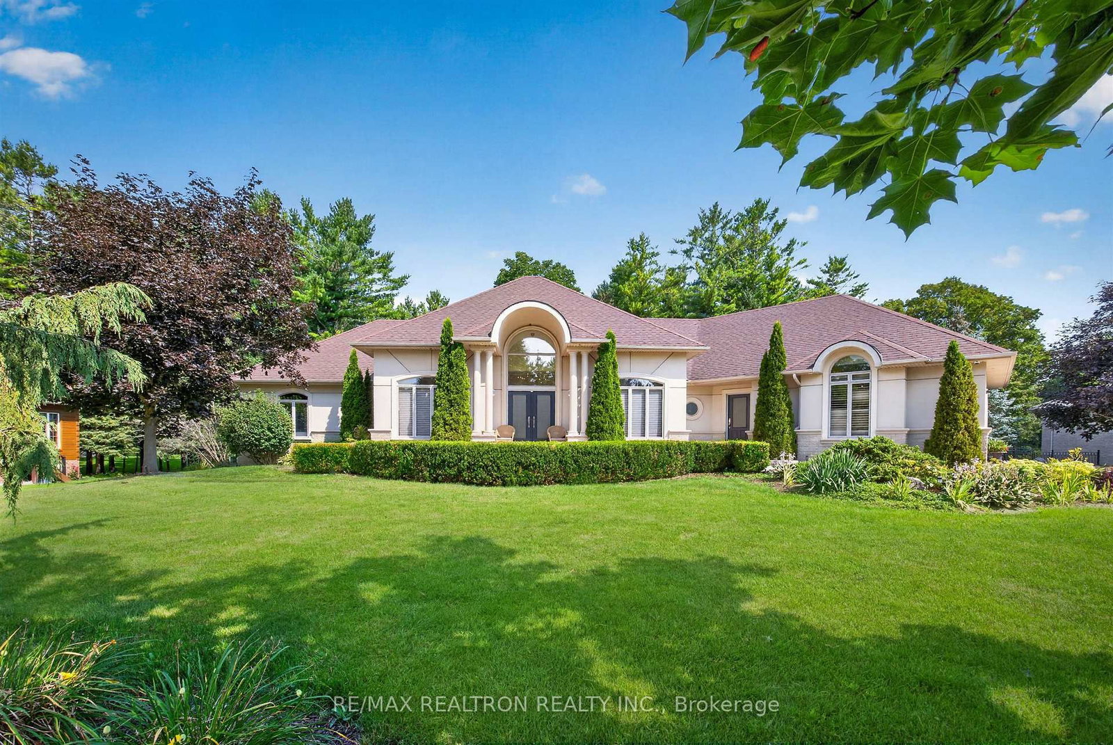 24 Maplehyrn Avenue • East Gwillimbury, ON photo 8