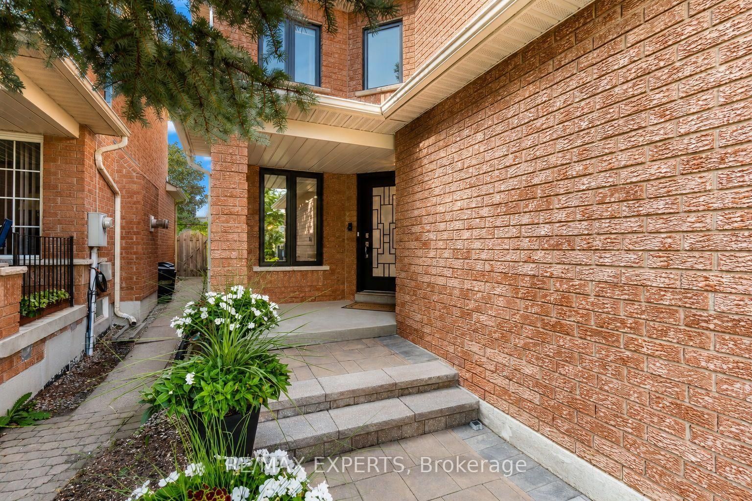 46 Princeton Gate • Vaughan, ON photo 2