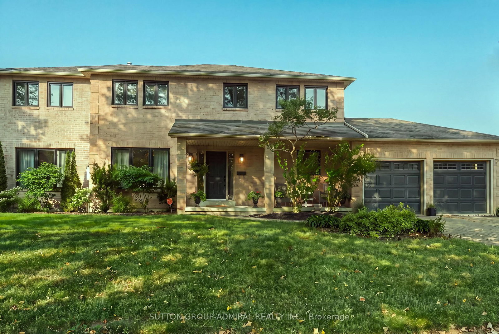 90 Brillinger Street • Richmond Hill, ON photo 1