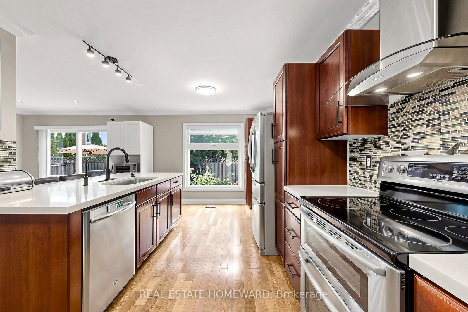 242 Badessa Circle • Vaughan, ON photo 10