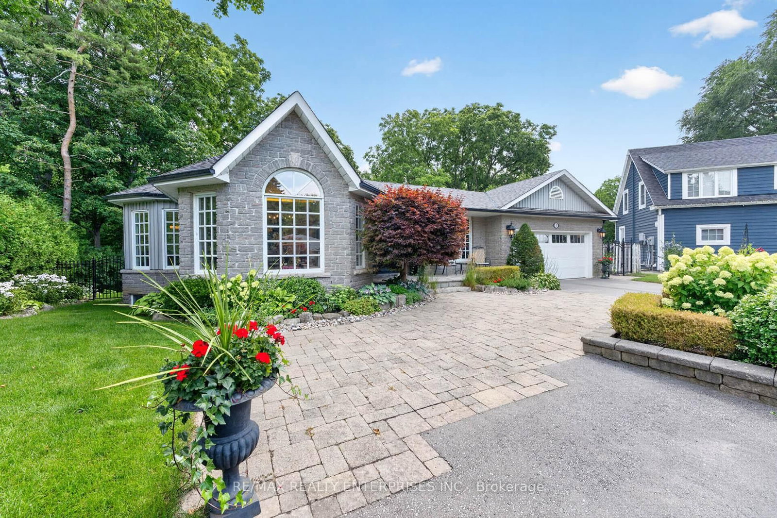 11 Christman Court • Markham, ON photo 3
