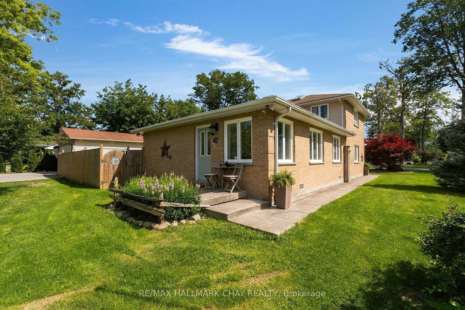 47 Lakeside Drive • Innisfil, ON photo 2