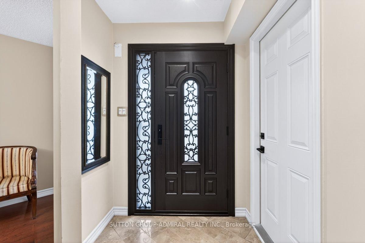 126 Redondo Drive E • Vaughan, ON photo 4