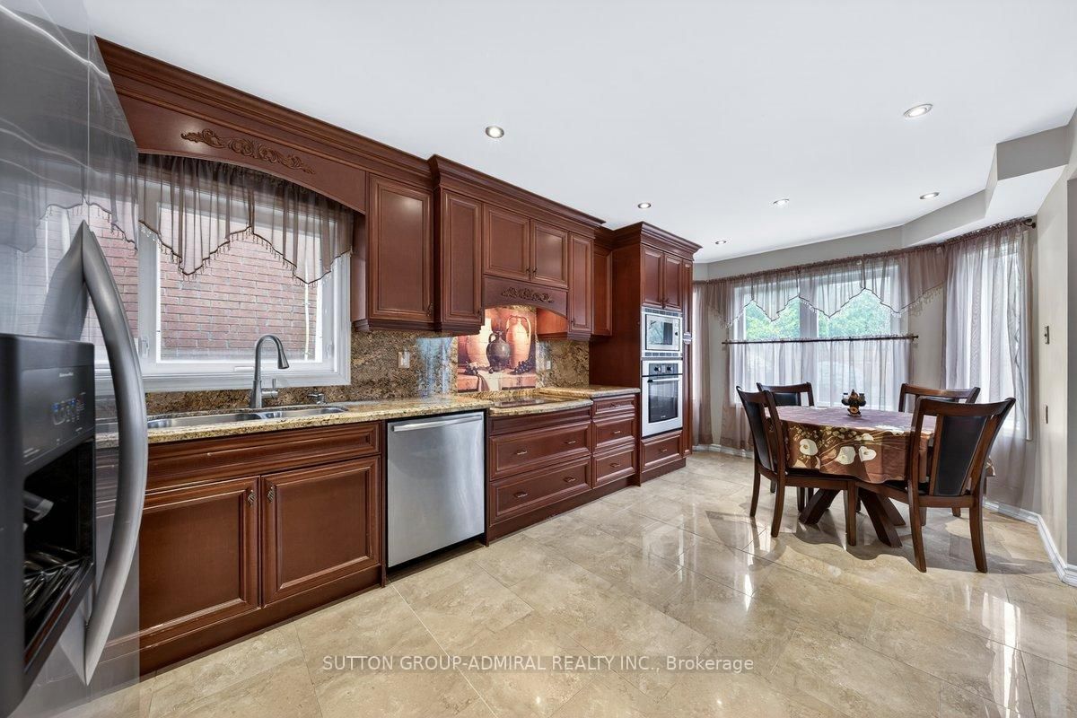 126 Redondo Drive E • Vaughan, ON photo 5