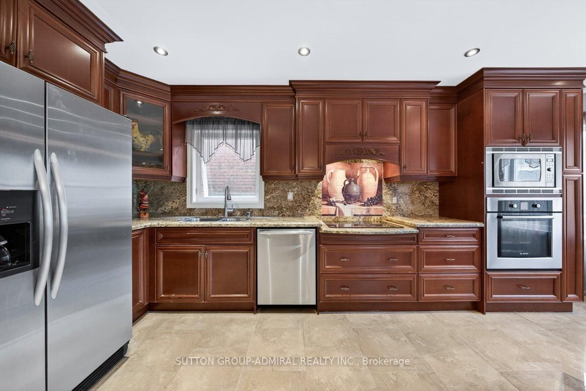 126 Redondo Drive E • Vaughan, ON photo 6