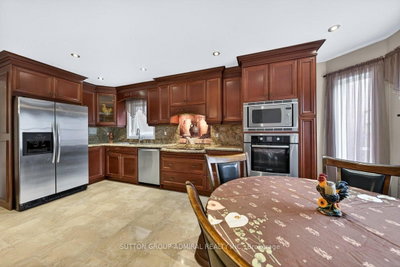 126 Redondo Drive E • Vaughan, ON photo 7