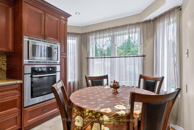126 Redondo Drive E • Vaughan, ON photo 8