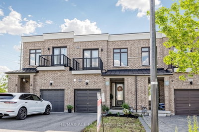 368 Elyse Court • Aurora, ON photo 2