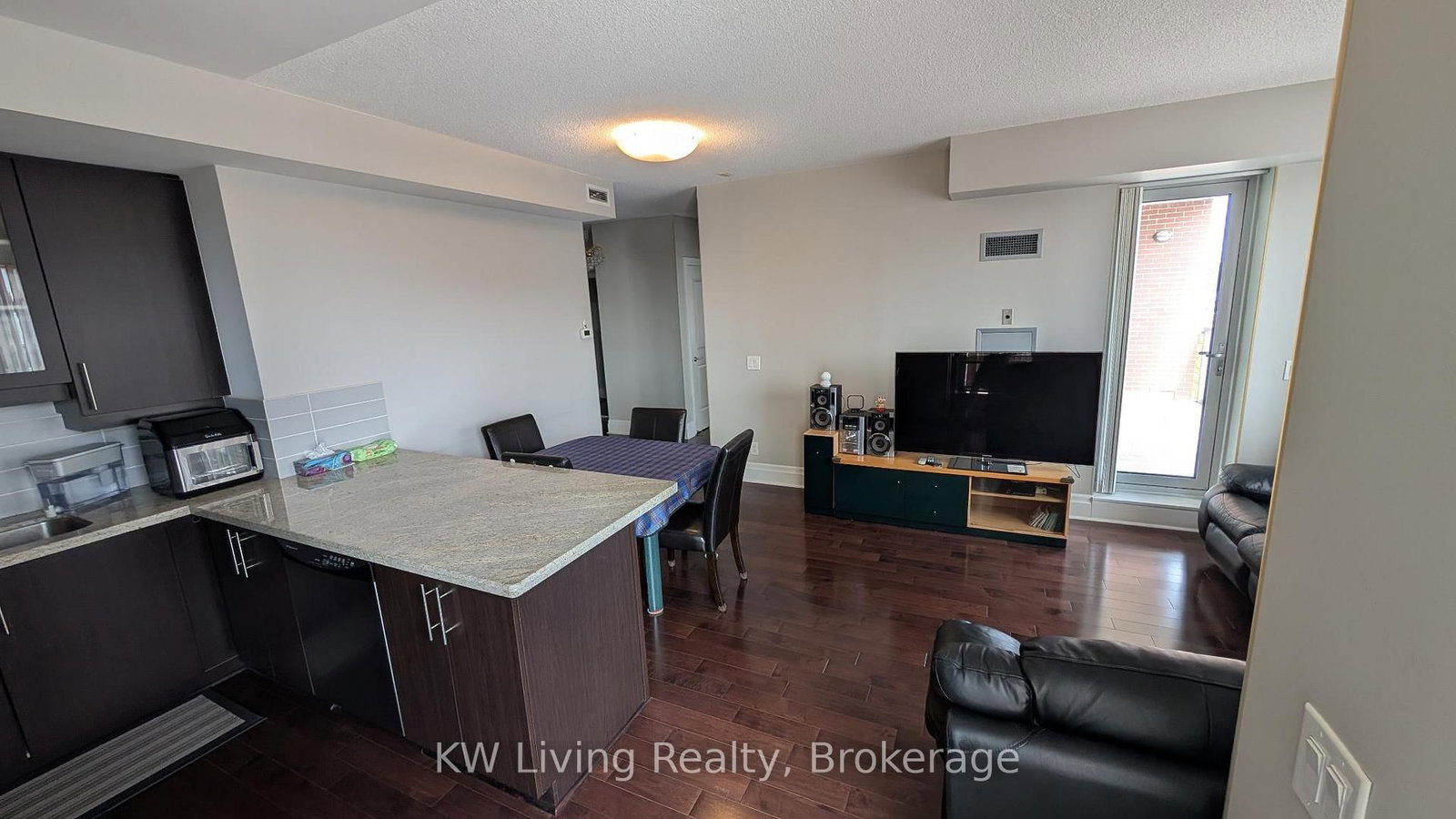 21 Upper Duke Crescent • #610B • Markham, ON photo 3