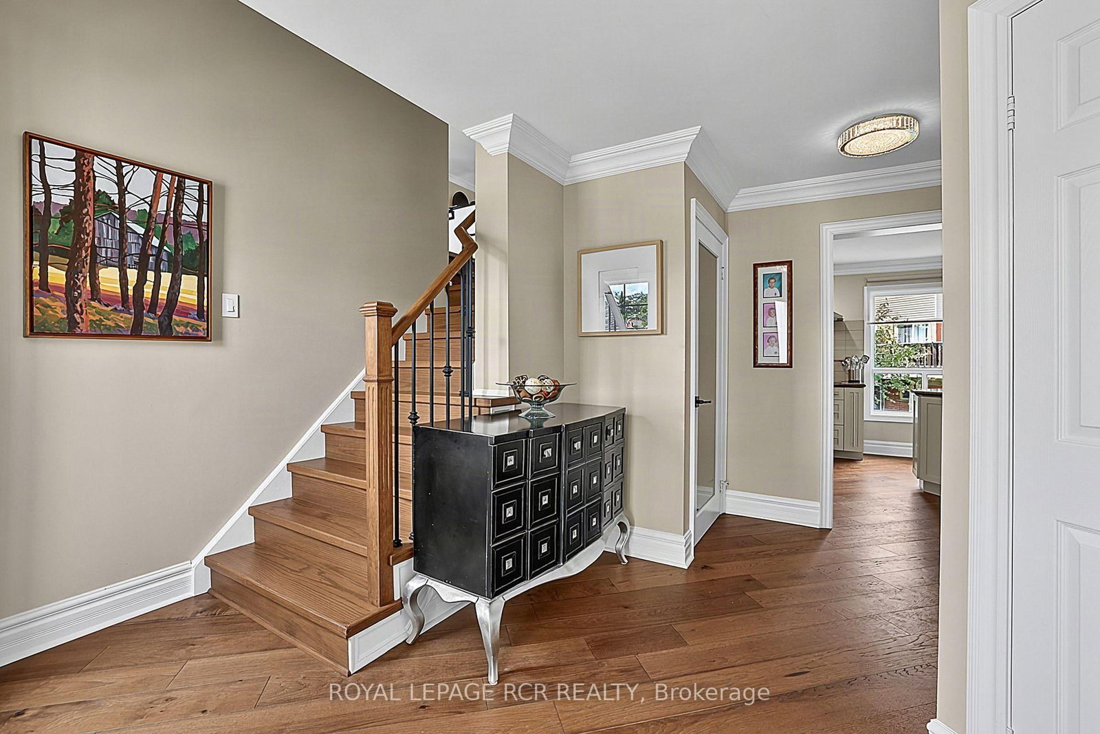 411 Butler Court • Aurora, ON photo 5