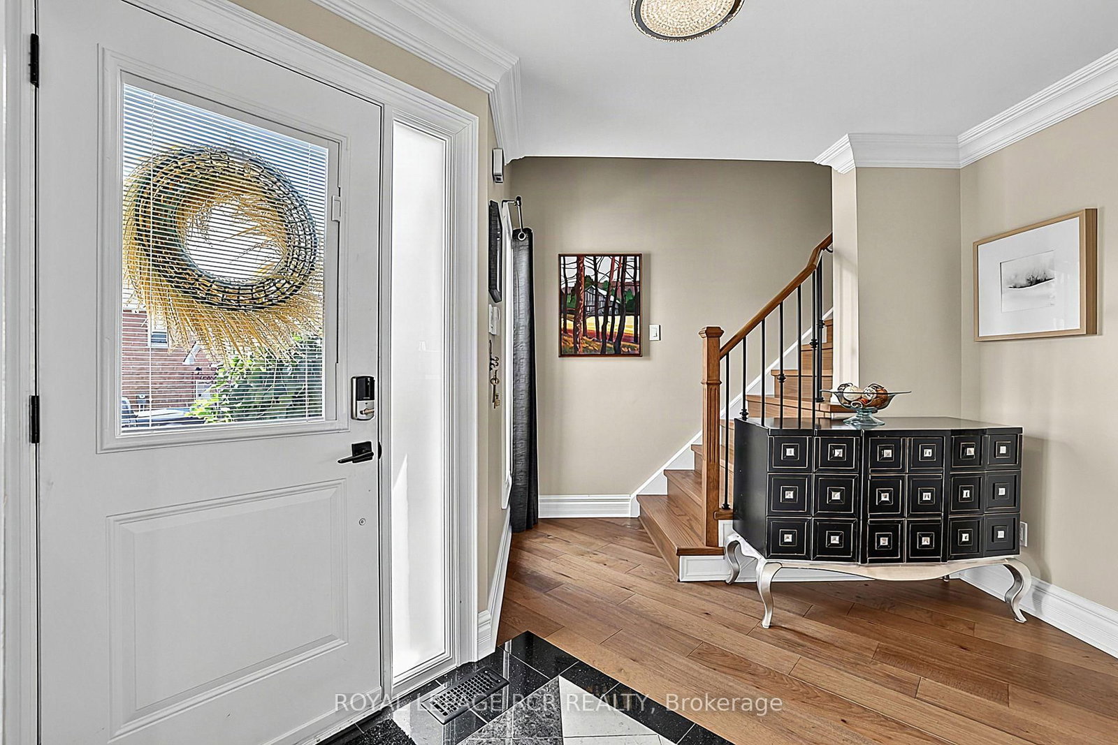 411 Butler Court • Aurora, ON photo 6