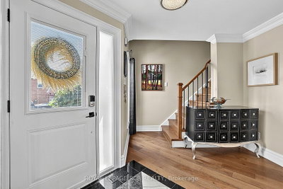 411 Butler Court • Aurora, ON photo 6