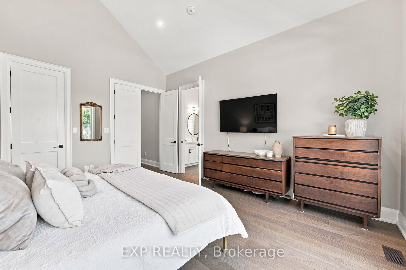 30 Brule Lakeway • Georgina, ON photo 18