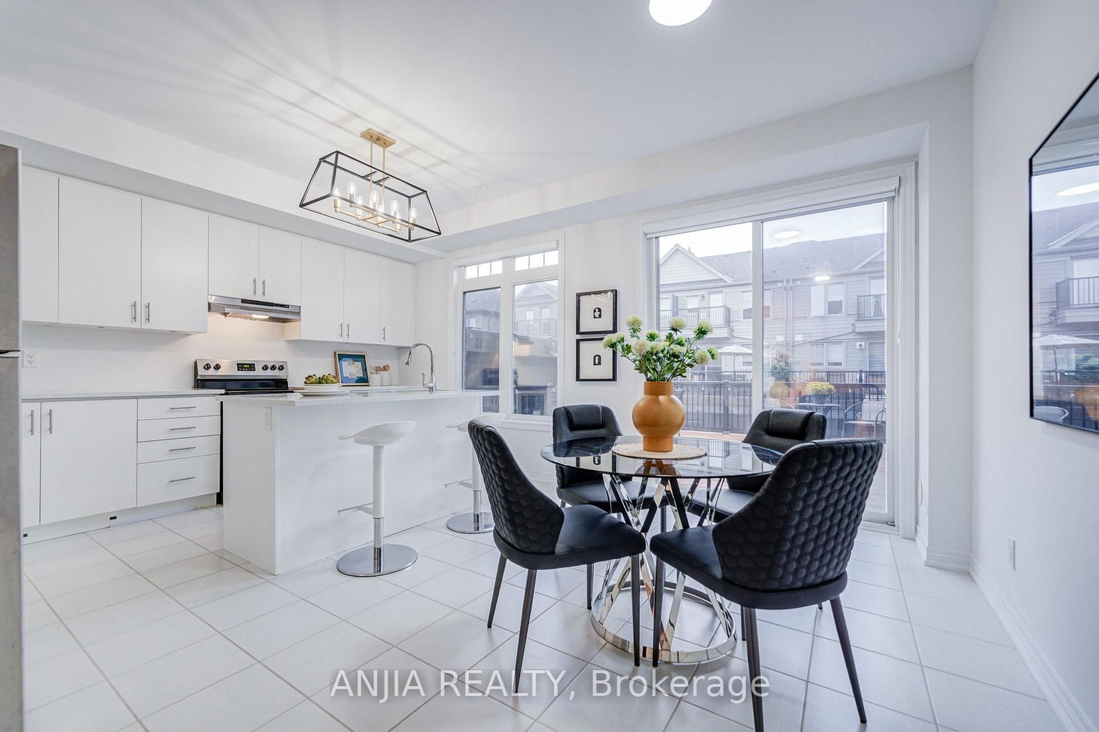 11794 Tenth Line • Whitchurch-Stouffville, ON photo 14