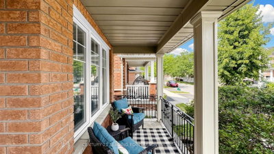 111 Waite Crescent • Whitchurch-Stouffville, ON photo 3