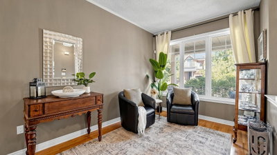111 Waite Crescent • Whitchurch-Stouffville, ON photo 5