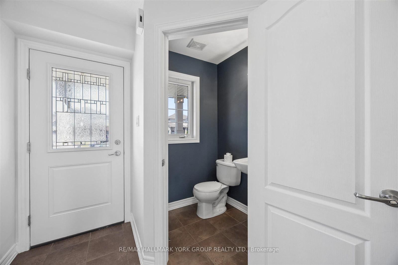 132 Banting Crescent • Essa, ON photo 5