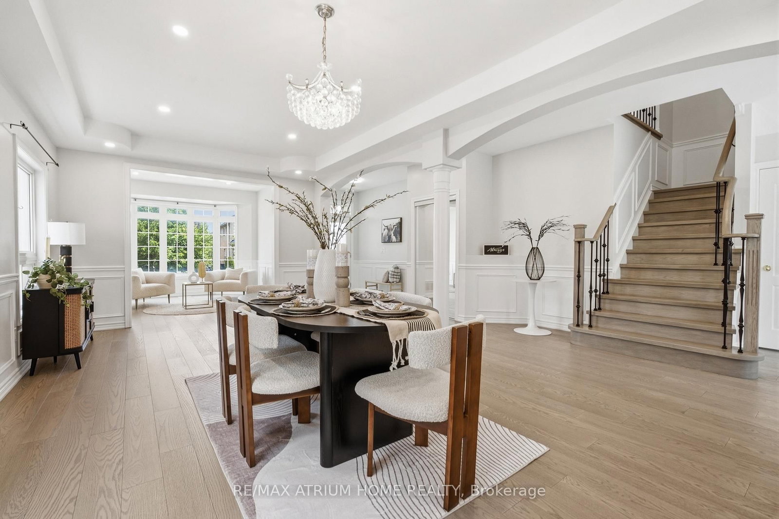 526 Mavrinac Boulevard • Aurora, ON photo 1