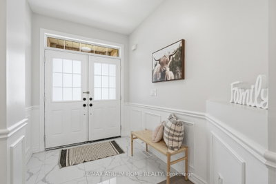 526 Mavrinac Boulevard • Aurora, ON photo 5