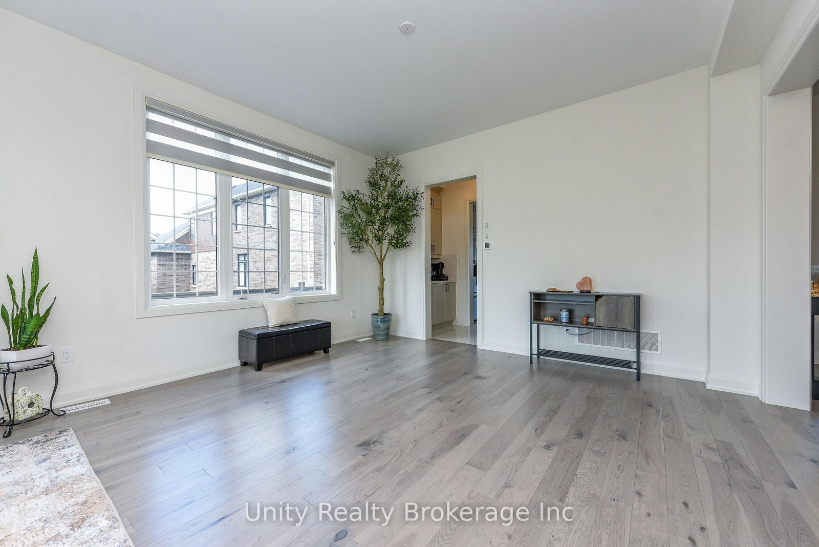 30 Magnolia Avenue N • Adjala-Tosorontio, ON photo 8