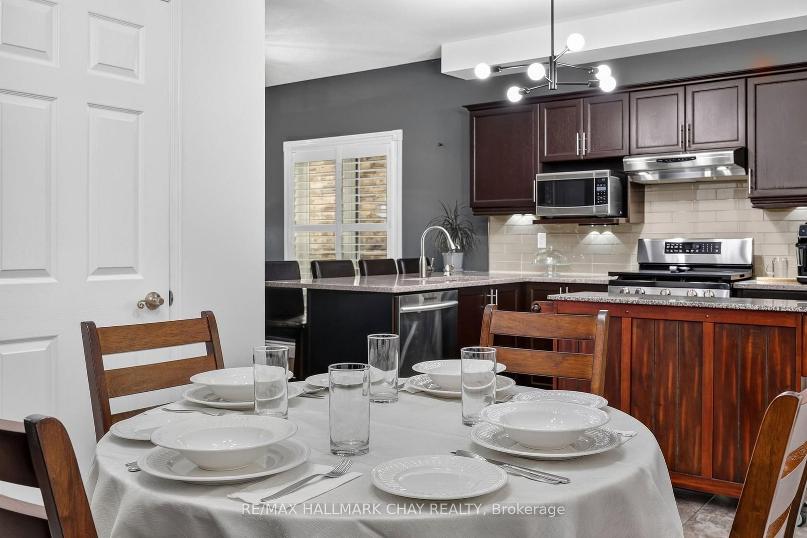 1925 Emerald Court • Innisfil, ON photo 8