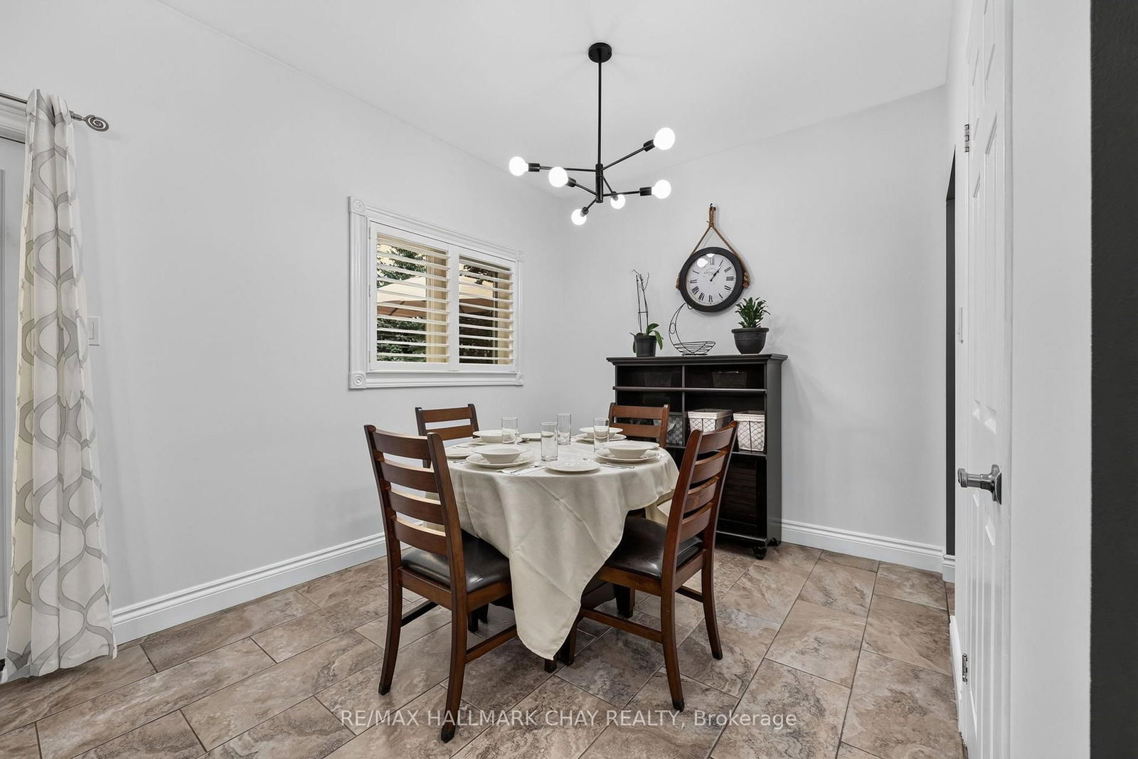 1925 Emerald Court • Innisfil, ON photo 9